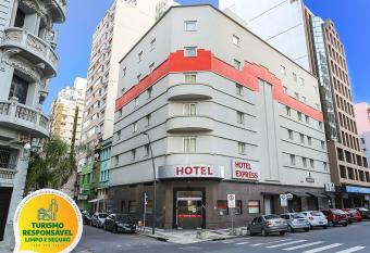 Hotel Express Centro Hist  rico allows 18 year olds to book a room