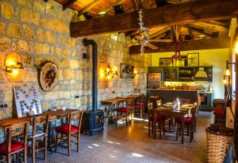 Mavras Tas Odalar has Balcony rooms