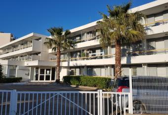 Plein c  ur du Grau du Roi - Les Cigales de la Mer - 100m de la plage allows 18 year olds to book a room