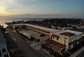 Lighthouse Inn allows 18 year olds to book a room