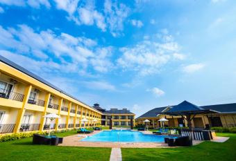 Tropical Retreat Luxury Spa & Resort allows 18 year olds to book a room