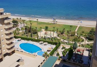 Apartamentos Laterales con Vistas al Mar - Primera Linea - Urb. Marina D Or allows 18 year olds to book a room