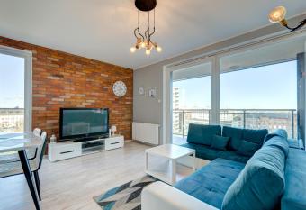 Dom & House- Apartments Old Town Sadowa allows 18 year olds to book a room