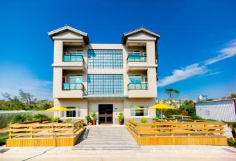 Full House has Balcony rooms
