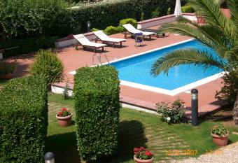 Sicilian Paradise has Smoking/Balcony rooms