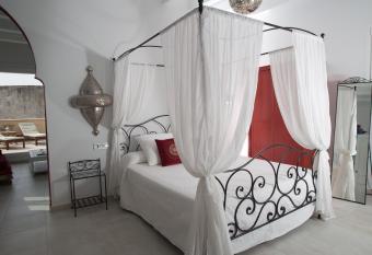 Puerta la Mar allows 18 year olds to book a room