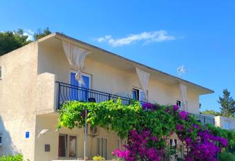 Brzica Saplunara has Balcony rooms