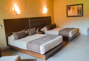 Layfer Express Inn, C  rdoba, Ver allows 18 year olds to book a room