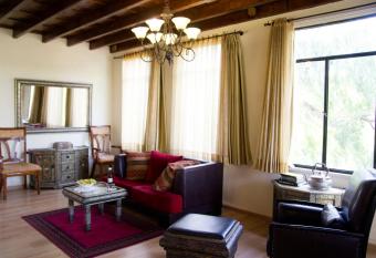 Beit Shalom Historical boutique Hotel has rooms with a private hot tub