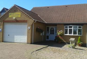 Aaron Lodge Guest House allows 18 year olds to book a room