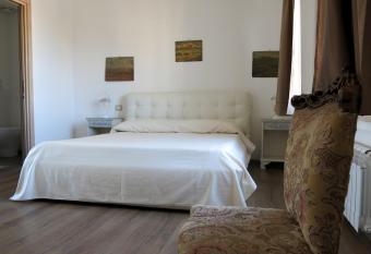 Guest House Maison 6 allows 18 year olds to book a room