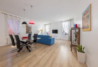 Rialto Bridge Luxury apartment has Balcony rooms