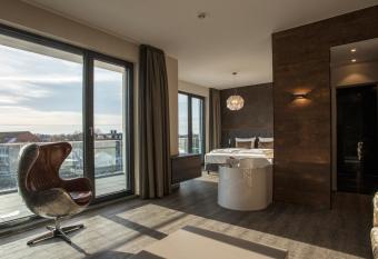 DECK 8 DESIGNHOTEL.SOEST has Balcony rooms