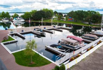 Tall Ships Landing Coastal Resort has Balcony rooms