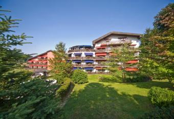 Eden au Lac has Balcony rooms