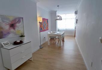 C  ntrico Apartamento en Ronda allows 18 year olds to book a room