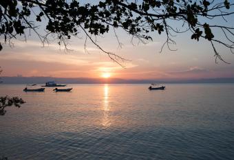 Polaris Beach and Dive Resort Inc allows 18 year olds to book a room