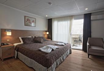 Rooms Alsancak has Balcony rooms