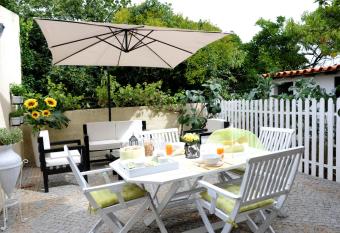 Casa da Ribeira has Balcony rooms