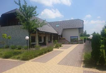 Villa Stone has Balcony rooms