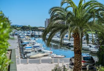 Cannes Marina Appart Hotel Mandelieu allows 18 year olds to book a room