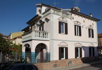 La Casa di Bianca allows 18 year olds to book a room