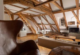 Three Golden Crowns Apartments allows 18 year olds to book a room