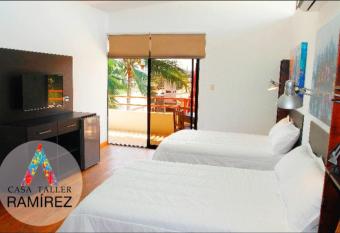 Casa Taller Ramirez has Balcony rooms