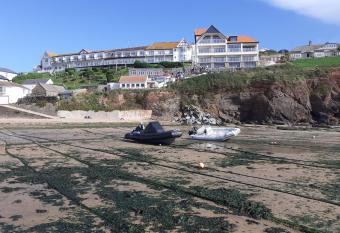 The Cottage Hotel has Balcony rooms