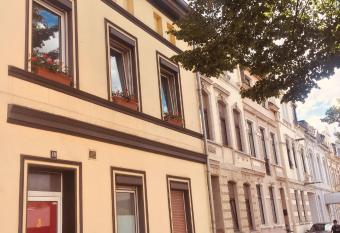 A&S FerienwohnungenBonner str 49 allows 18 year olds to book a room