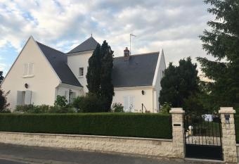 La Tour de Saint Cyr allows 18 year olds to book a room