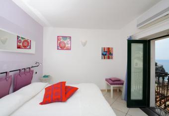 Fruit Flats by AMALFIVACATION has Balcony rooms