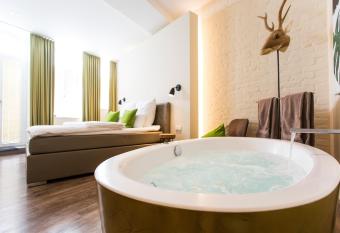 1st Floor K  ln 2 allows 18 year olds to book a room