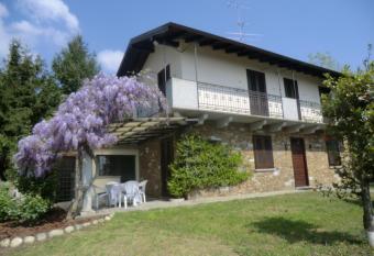 Villa Cadeloro has Balcony rooms