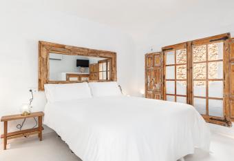 La Fonda Antigua ADULTS ONLY allows 18 year olds to book a room