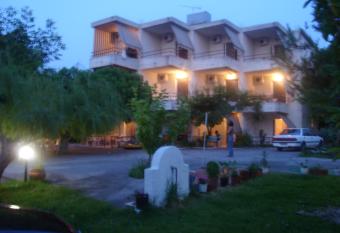 Apartments Skardoutsou has Balcony rooms