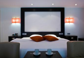 Cocoon Hotel La Rive has Balcony rooms