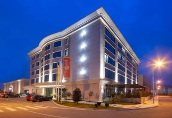 voco - Podgorica, an IHG Hotel has Smoking rooms