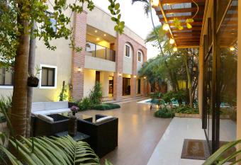 Posada del Cielo allows 18 year olds to book a room