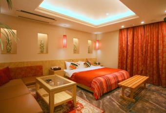 Hotel Aura Daito (Adult Only) allows 18 year olds to book a room