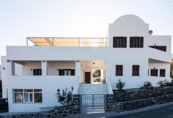 La Noi Houses has Smoking/Balcony rooms