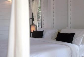 Baan Klong Kleng Koh Phayam has Balcony rooms