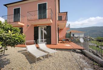 Maison Laura has Smoking rooms