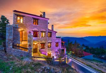 ViP Suite 4 Seasons has Smoking/Balcony rooms