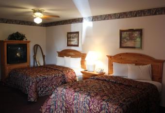 Lakeside inn & suites by OYO Mathis I 37 has rooms with a private hot tub