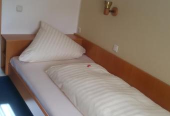 Landgasthof & Hotel  allows 18 year olds to book a room