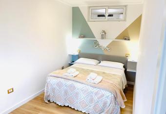 SuiteCorso has Balcony rooms