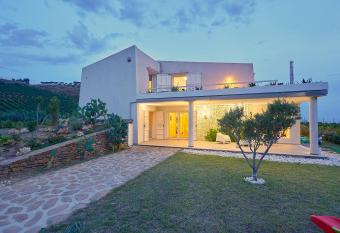 Villa Bonifato vista sulle campagne e sul mare siciliano alloggio per uso turistico has Balcony rooms