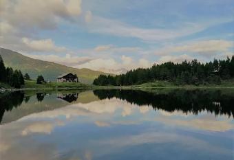 RIFUGIO AL LAGO DEL MORTIROLO in inverno raggiungibile solo a piedi has Balcony rooms
