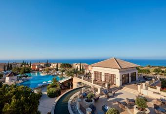 Atlantica Aphrodite Hills Hotel allows 18 year olds to book a room